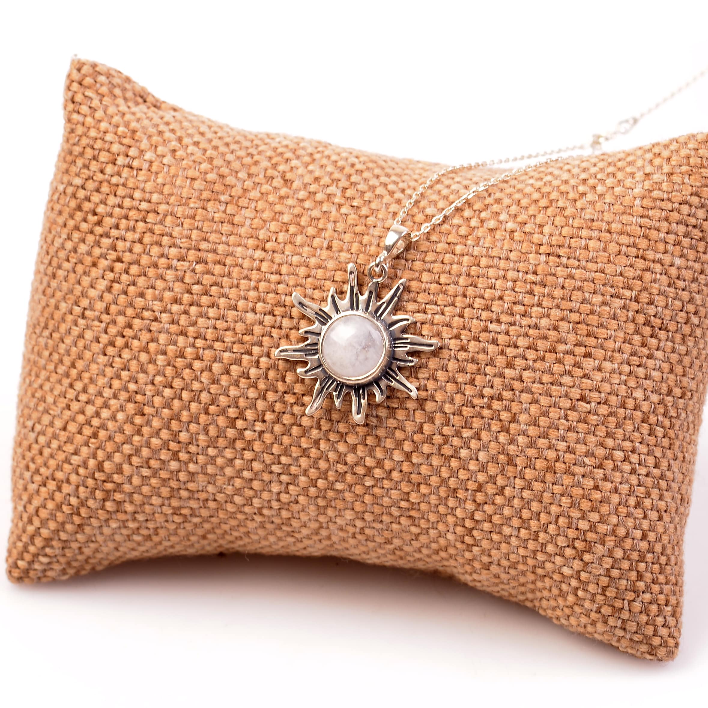 Ay Taşı Gümüş Kolye Güneş Şeklinde Taş Sandığı