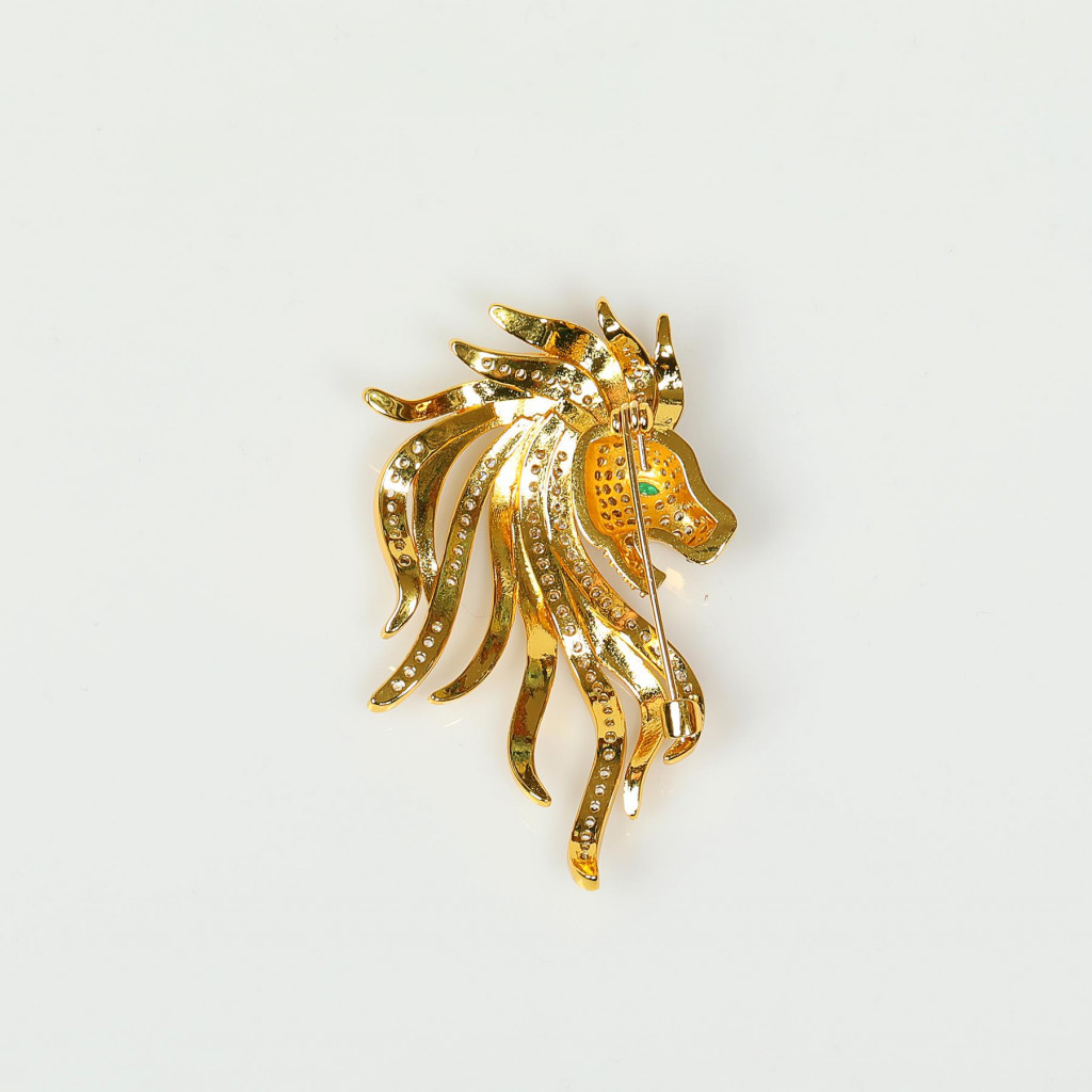 Yeşil Gözlü Altın Renk Aslan Kafası Broş
