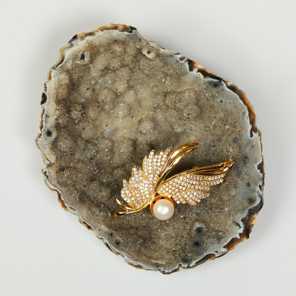 Kanat Şeklinde İncili Altın Renk Broş - Gerçek İnci