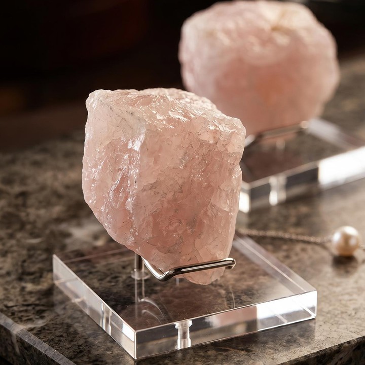 Pembe Kuvars Taşı Ham Parça – Plexi Stantlı