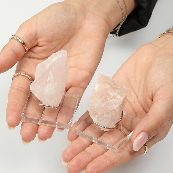 Pembe Kuvars Taşı Ham Parça – Plexi Stantlı