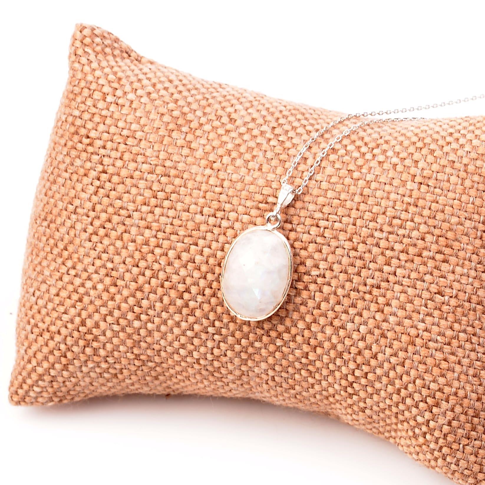 Moonstone Silver Necklace Fasetli