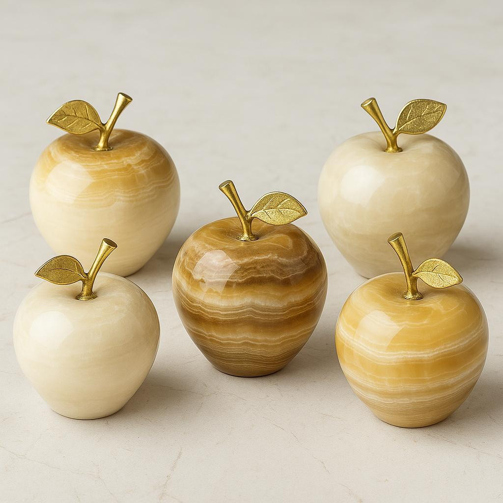 Bergama Oniks Taşından Elma Obje – Doğanın Şıklığını Evinize Taşıyın