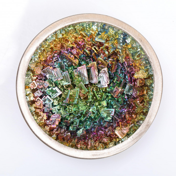 Bizmut Kase (10 cm) – Metal Standlı, Dekoratif ve Enerji Dengeleyici Kase