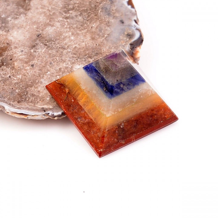 Çakra Taşlarından Piramit