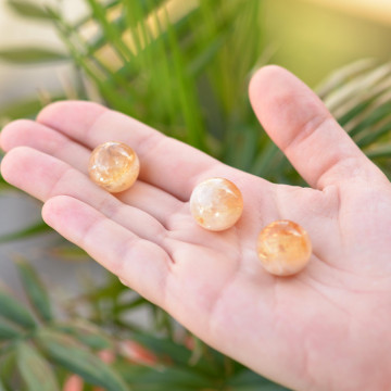 Çok Küçük Boy Sitrin Taşı Küre - 2