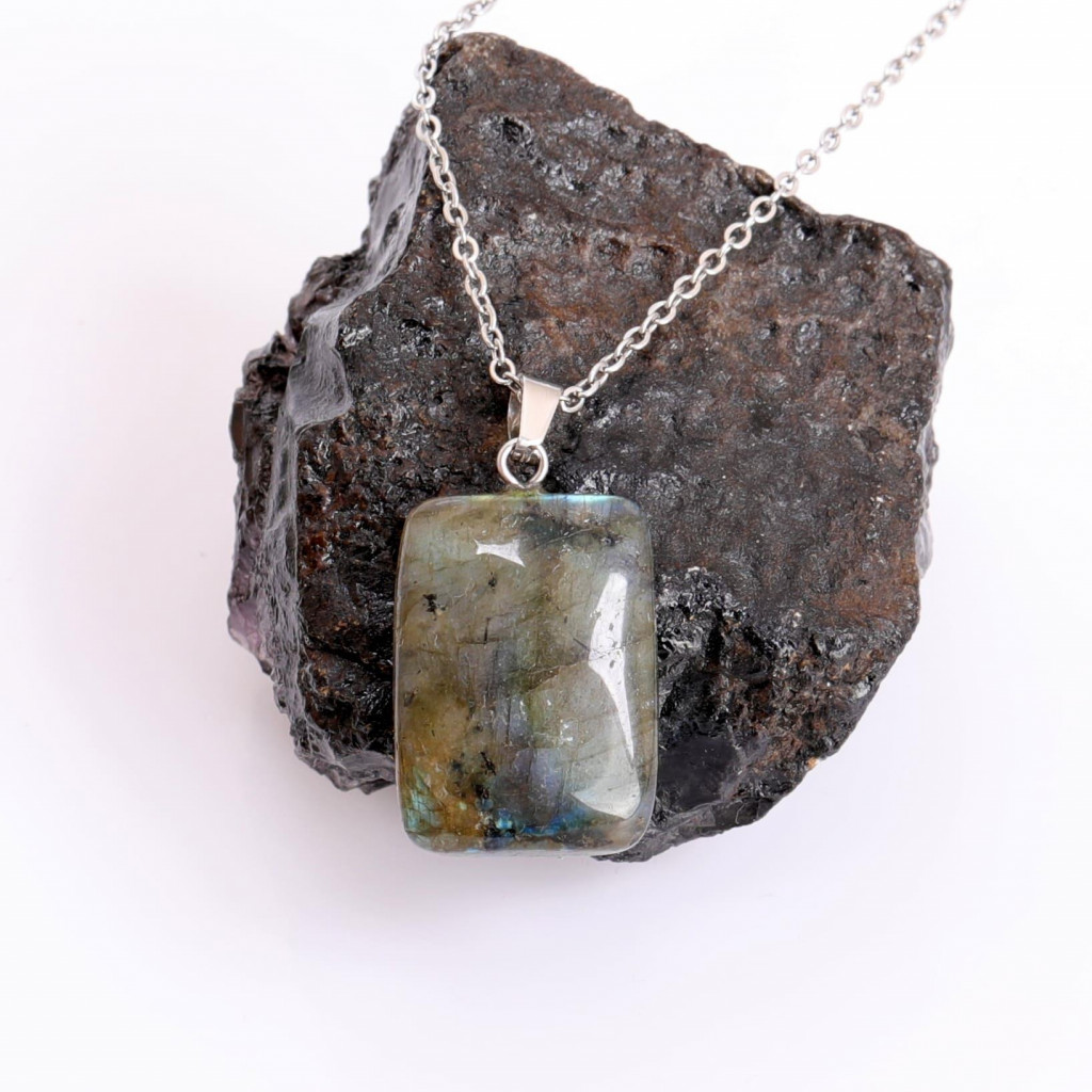 Dikdörtgen Kesim Labradorit Taşı Kolye – Çelik Zincirli