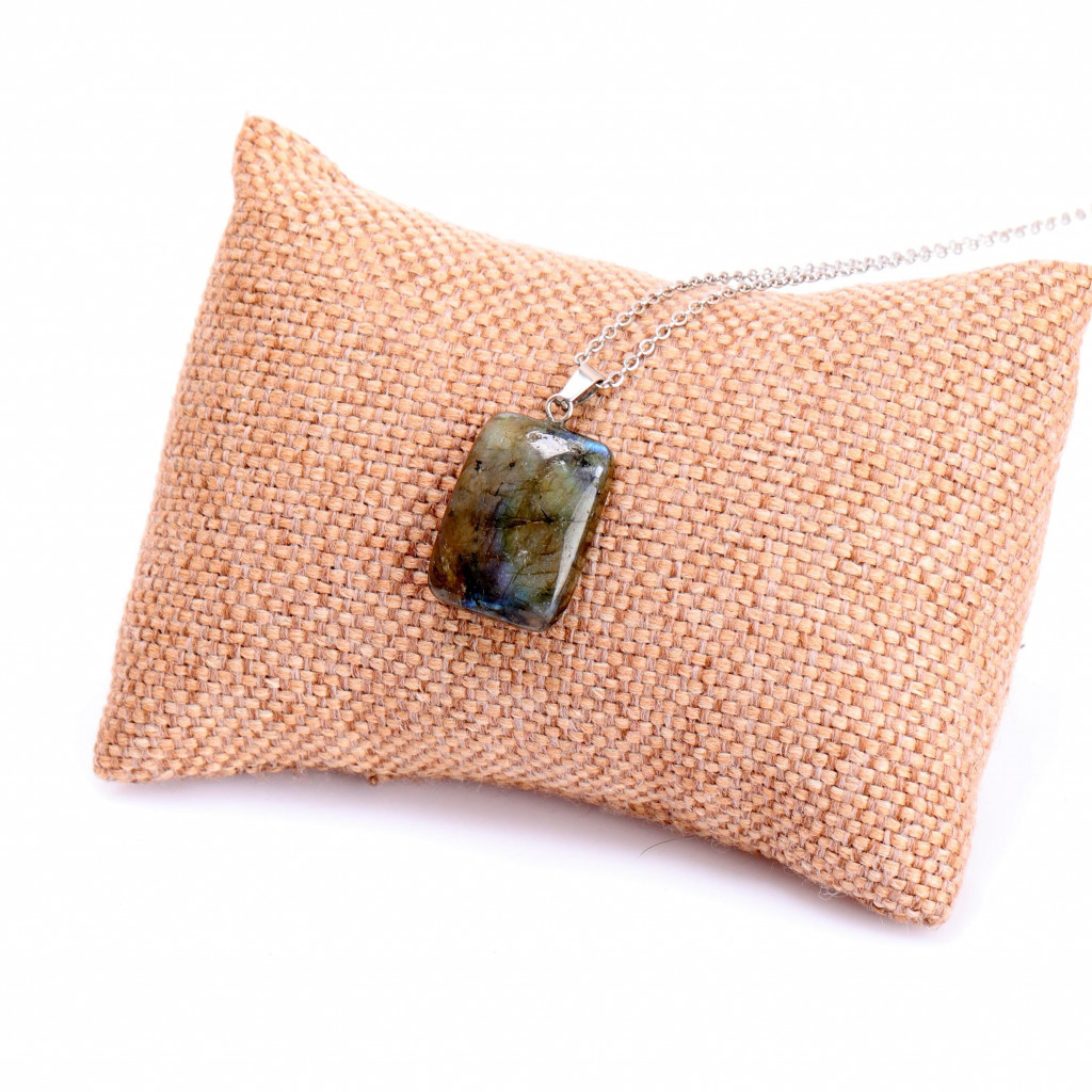 Dikdörtgen Kesim Labradorit Taşı Kolye – Çelik Zincirli