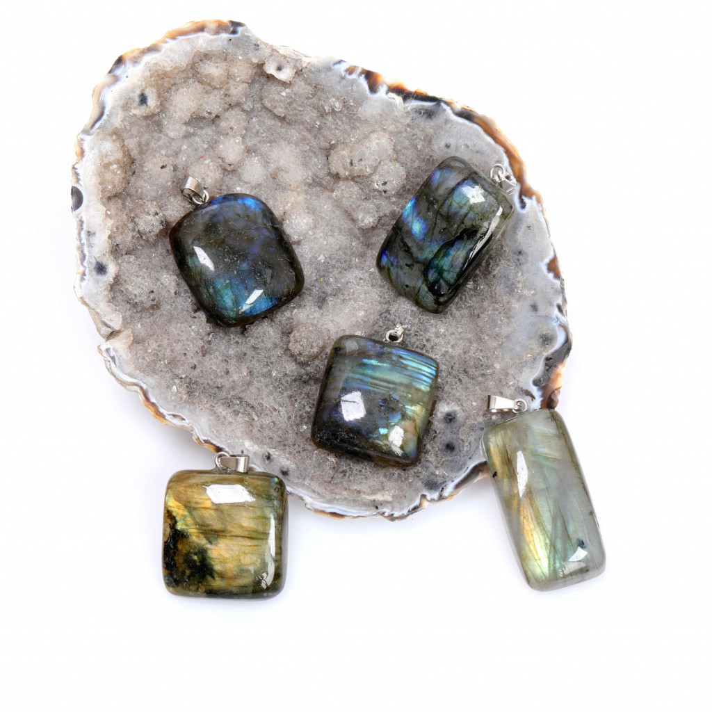 Dikdörtgen Kesim Labradorit Taşı Kolye – Çelik Zincirli