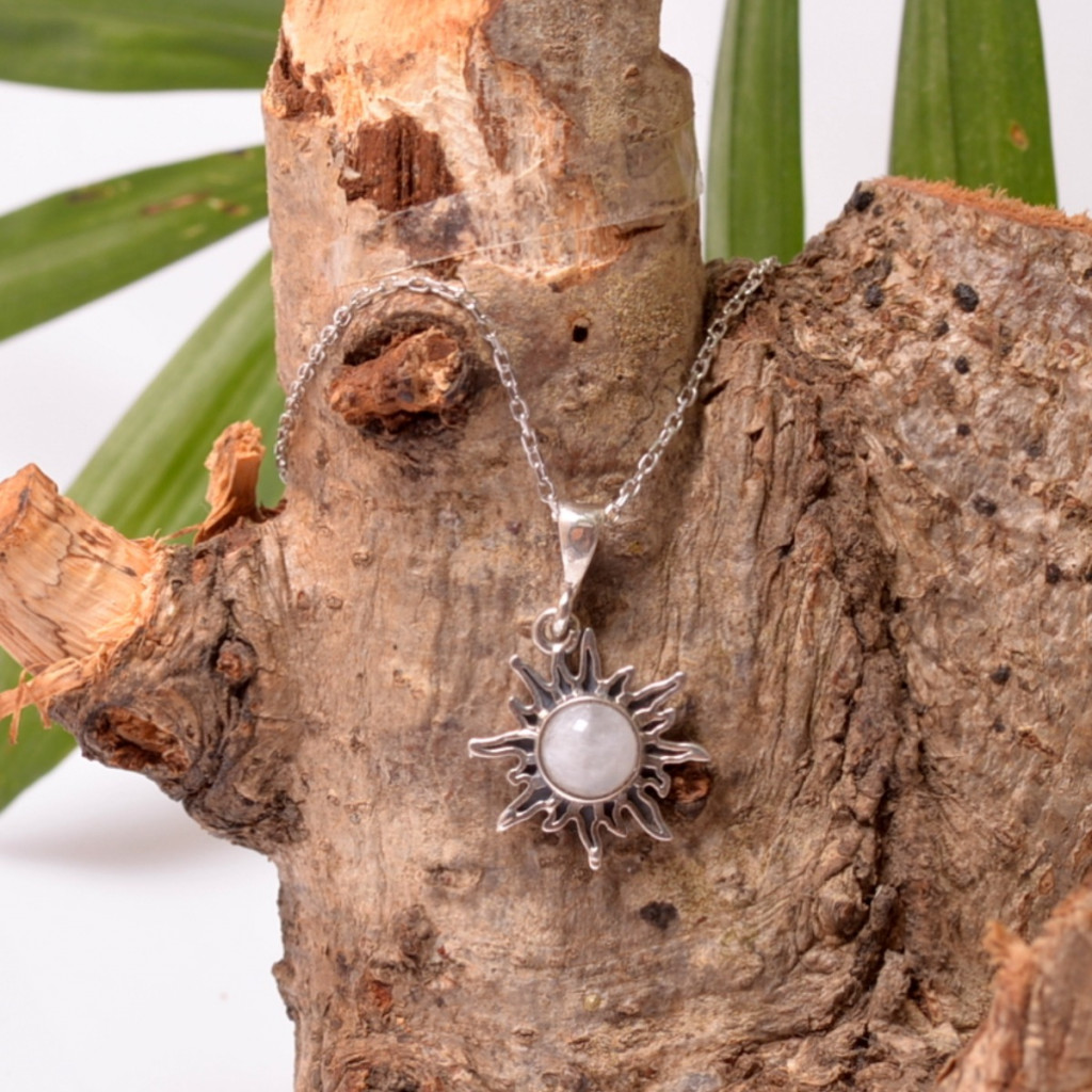 Güneş Şeklinde Ay Taşı Gümüş Kolye - Küçük Boy
