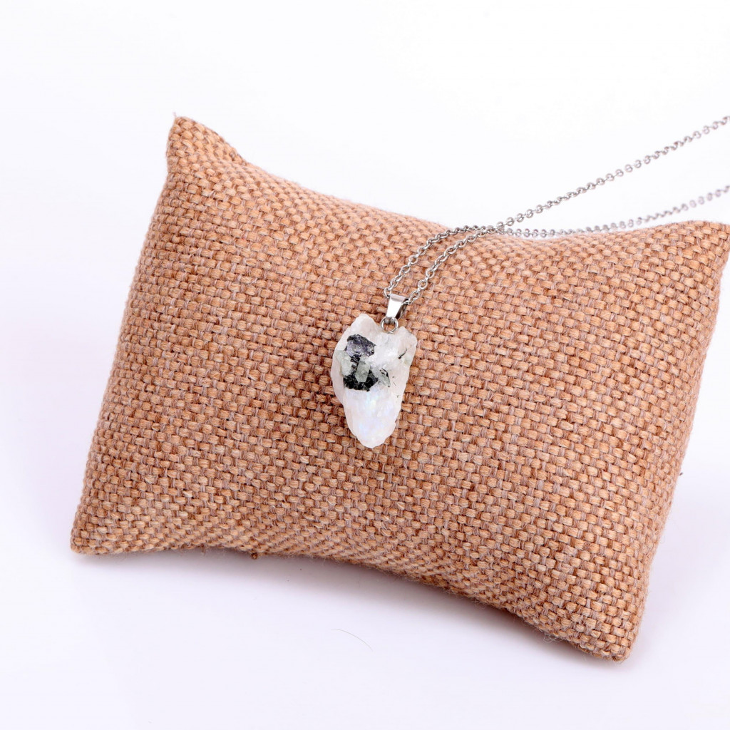 Ham Ay Taşı Kolye – Doğal ve İşlenmemiş – Çelik Zincirli