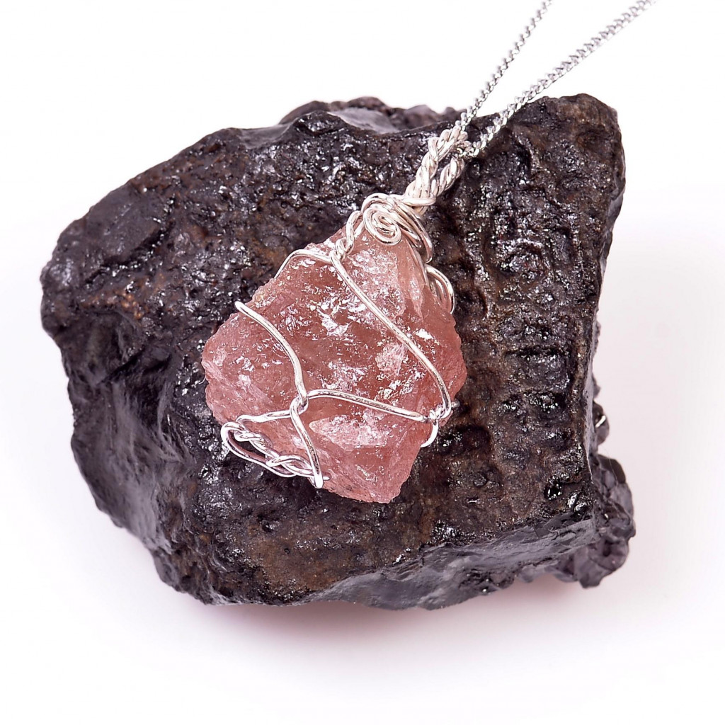Ham Çilek Kuvars Taşı Kolye - Tel Sargılı