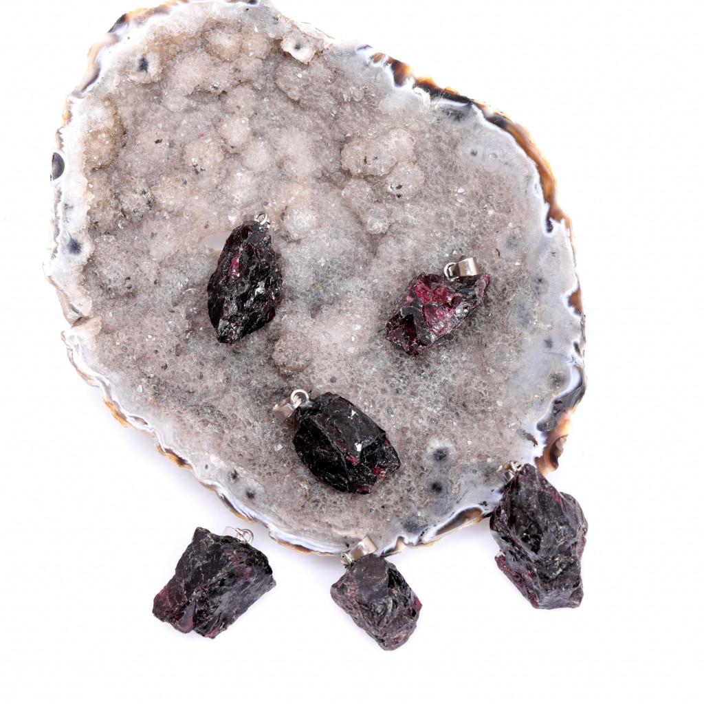 Ham Lal Taşı Kolye – Doğal ve İşlenmemiş – Çelik Zincirli