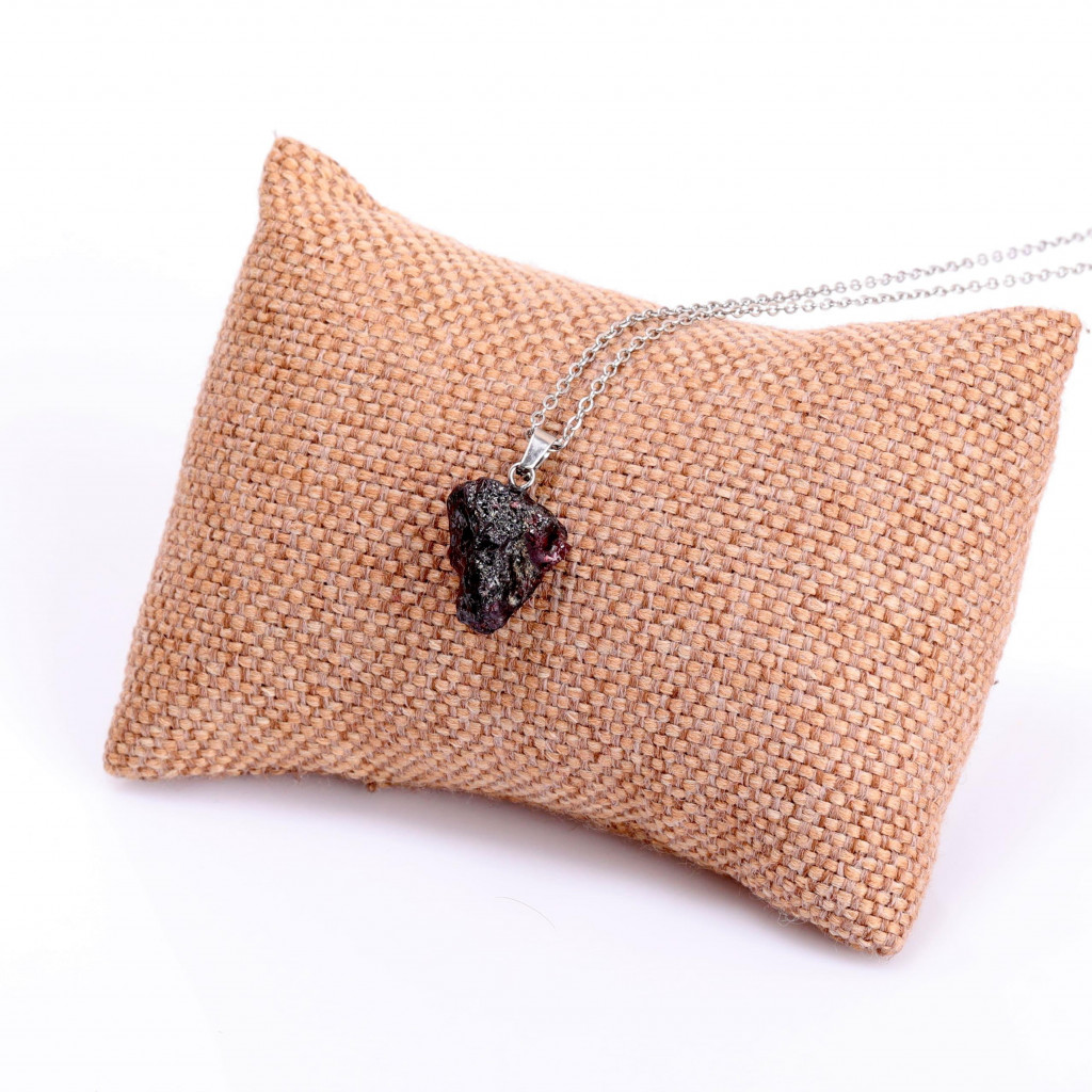 Ham Lal Taşı Kolye – Doğal ve İşlenmemiş – Çelik Zincirli