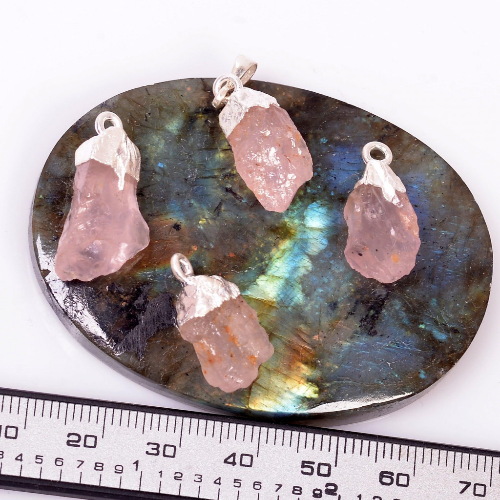 Ham Pembe Kuvars Taşı Gümüş Kolye - İşlenmemiş Doğal Taş