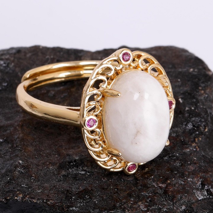 Hanedan Model Ay Taşı Yüzük - Altın Renkli