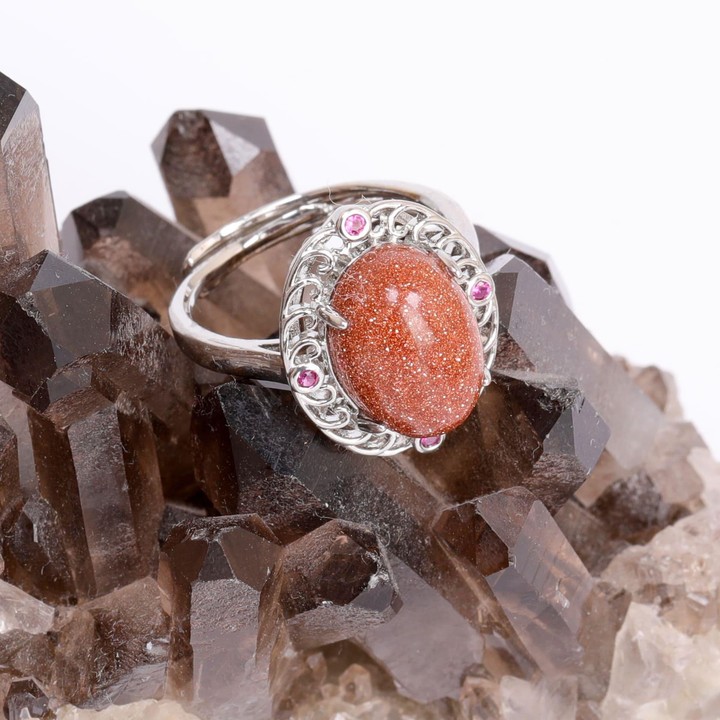 Hanedan Model Yıldız Taşı Yüzük