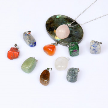 Her Güne Yeni Bir Enerji: 10 Adet Karışık Doğal Taş Kolye Ucu ve Çelik Zincir Seti