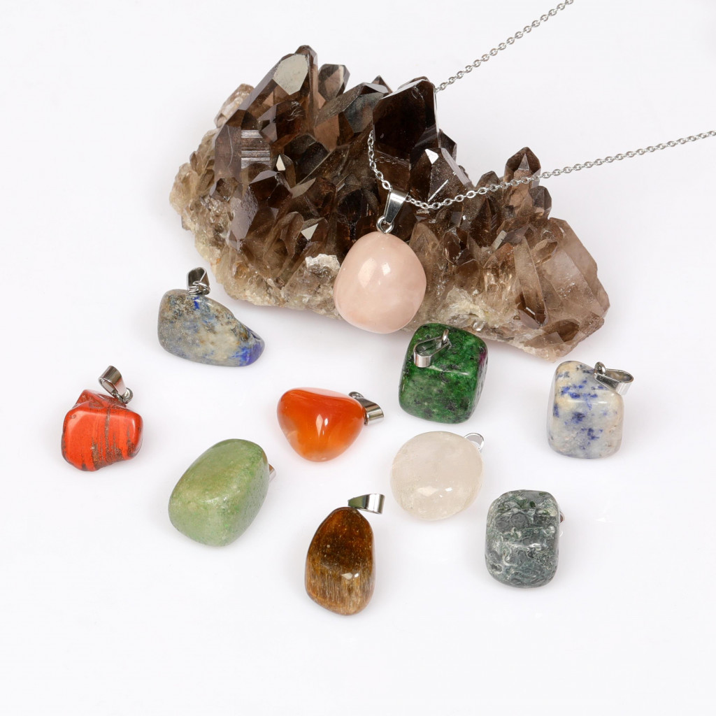 Her Güne Yeni Bir Enerji: 10 Adet Karışık Doğal Taş Kolye Ucu ve Çelik Zincir Seti