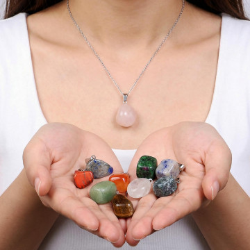 Her Güne Yeni Bir Enerji: 10 Adet Karışık Doğal Taş Kolye Ucu ve Çelik Zincir Seti