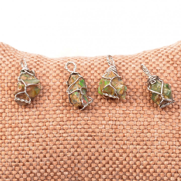 İşlenmemiş Siyah Opal Taşı Kolye