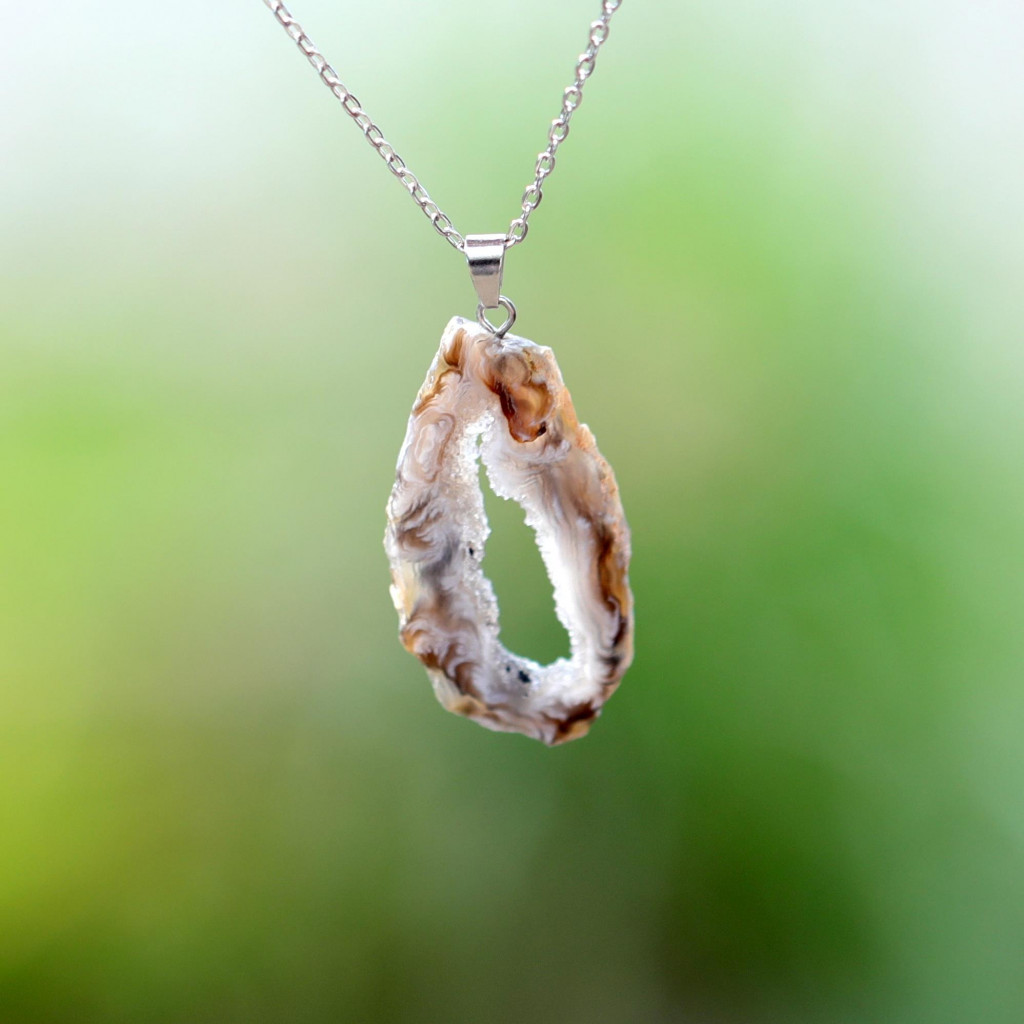 Kalsedon Taşı Çelik Kolye