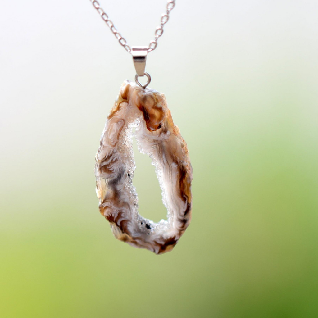 Kalsedon Taşı Çelik Kolye