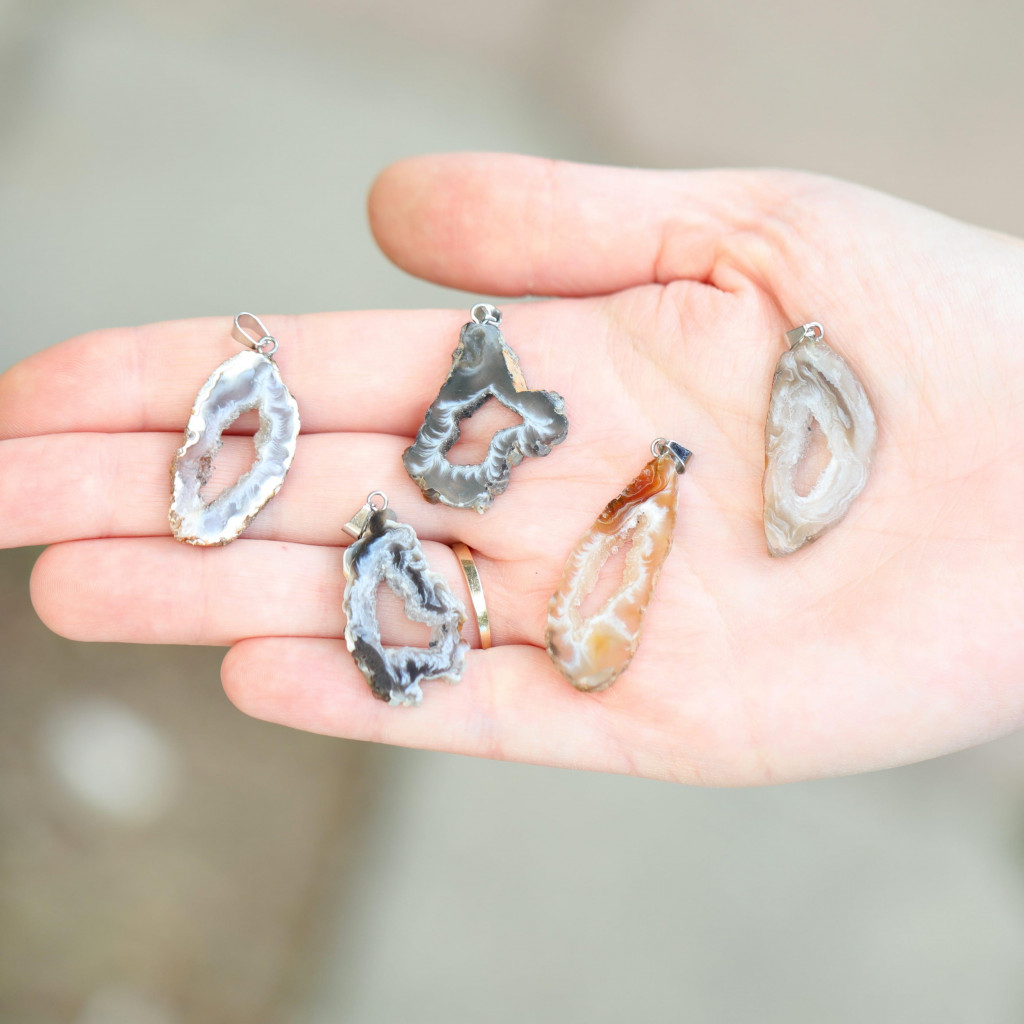 Kalsedon Taşı Çelik Kolye