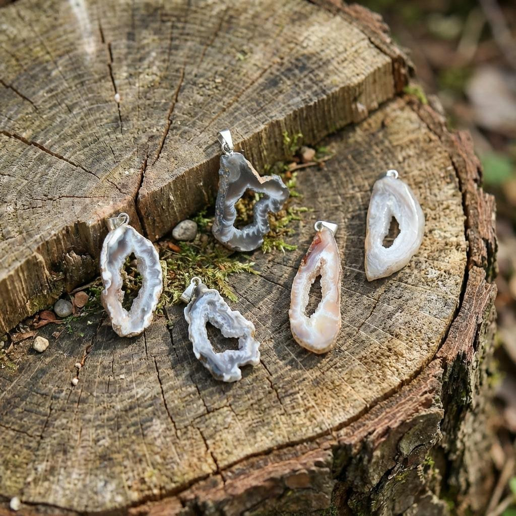 Kalsedon Taşı Çelik Kolye