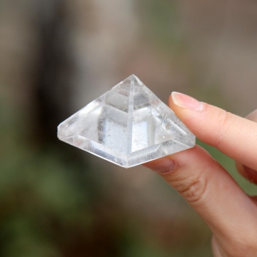 Kristal Kuvars Taşı Piramit