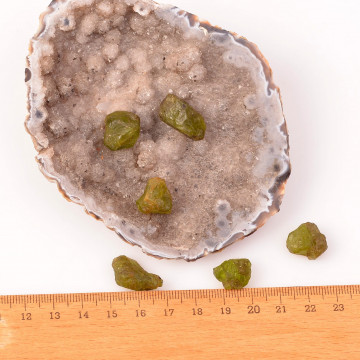 Küçük Boy Peridot Taşı Ham Kütle ( Zebercet  Taşı ) - 2