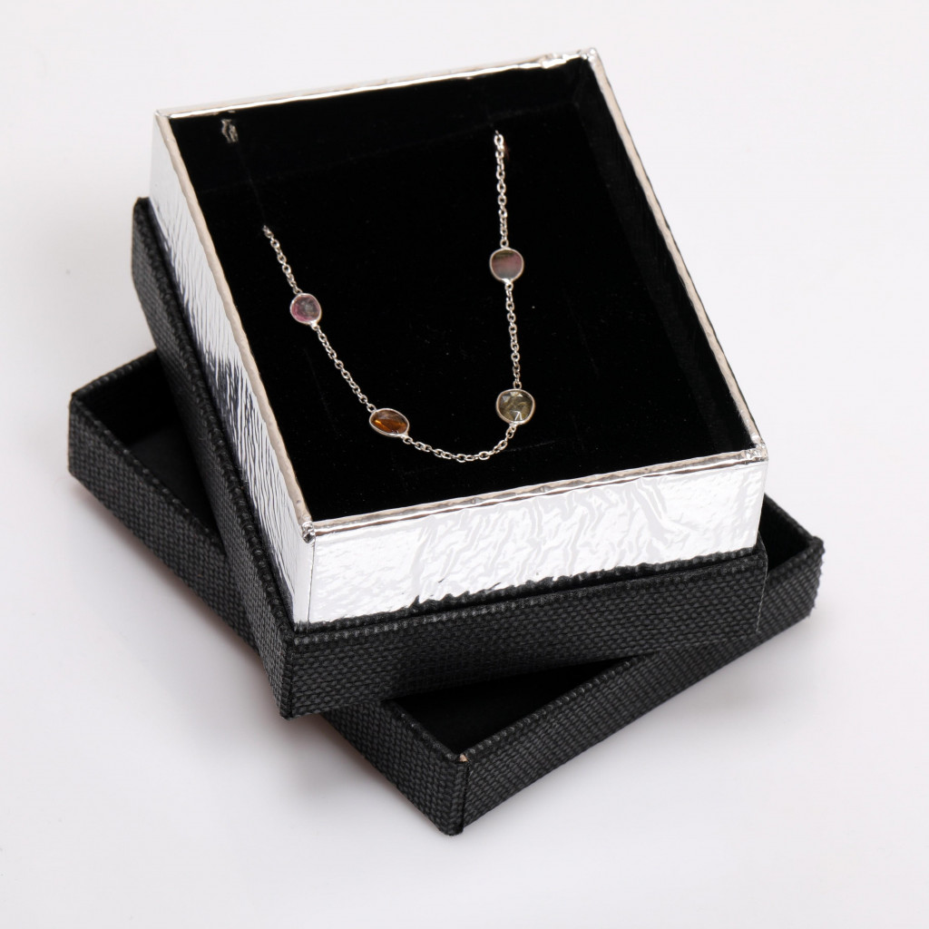 Kumaş Kaplı Kolye Kutusu – 8 x 10 x 4,5 cm