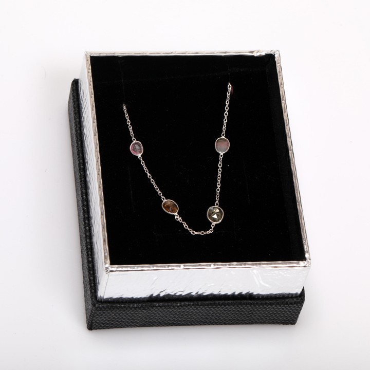 Kumaş Kaplı Kolye Kutusu – 8 x 10 x 4,5 cm