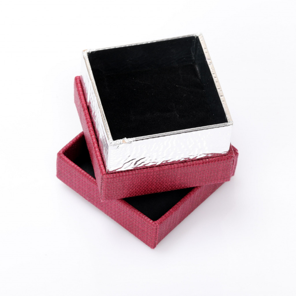 Kumaş Kaplı Yüzük Kutusu – 6,5 x 6,5 x 4,5 cm