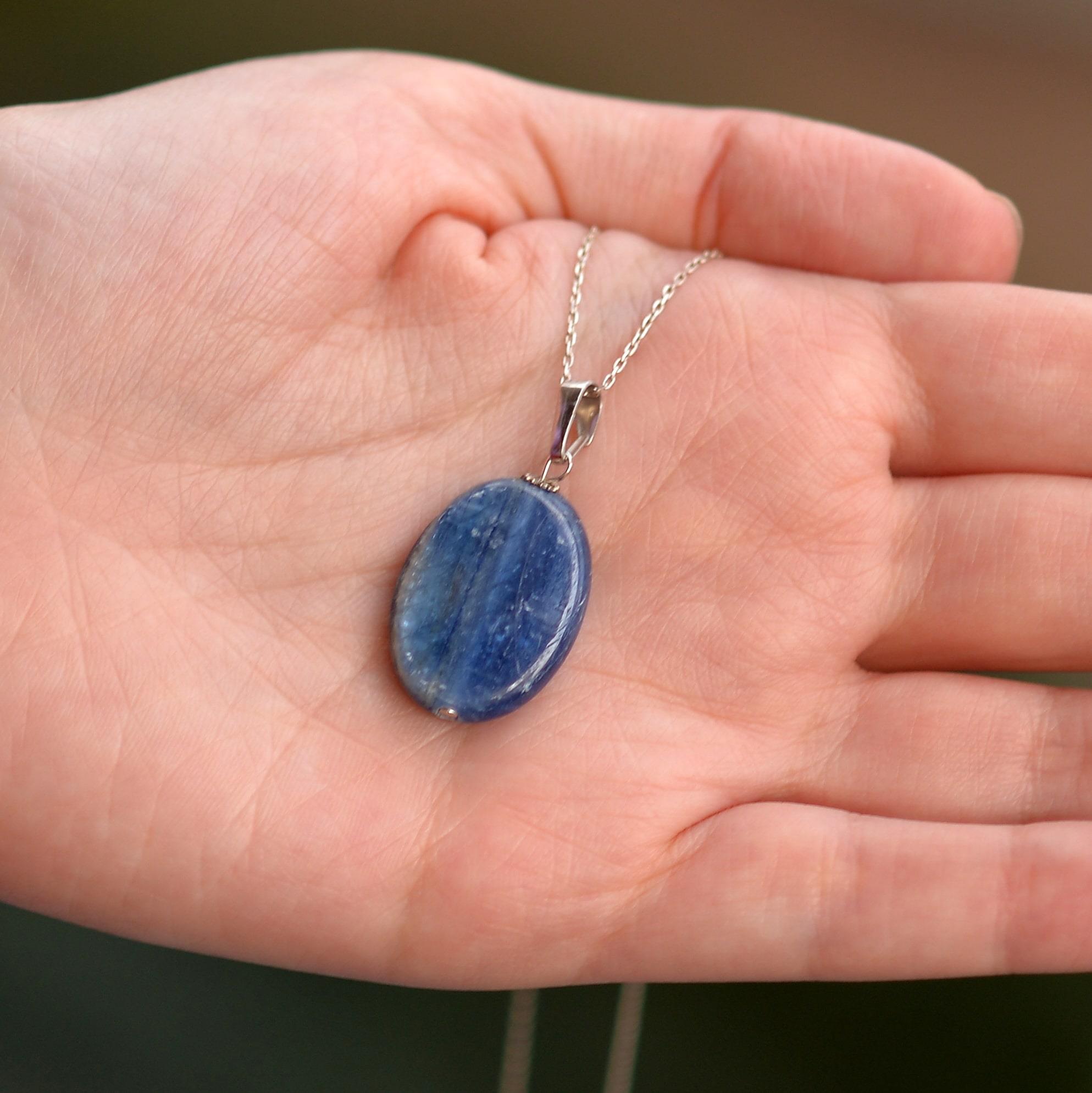 Blue Kyanit Stone Oval Necklace