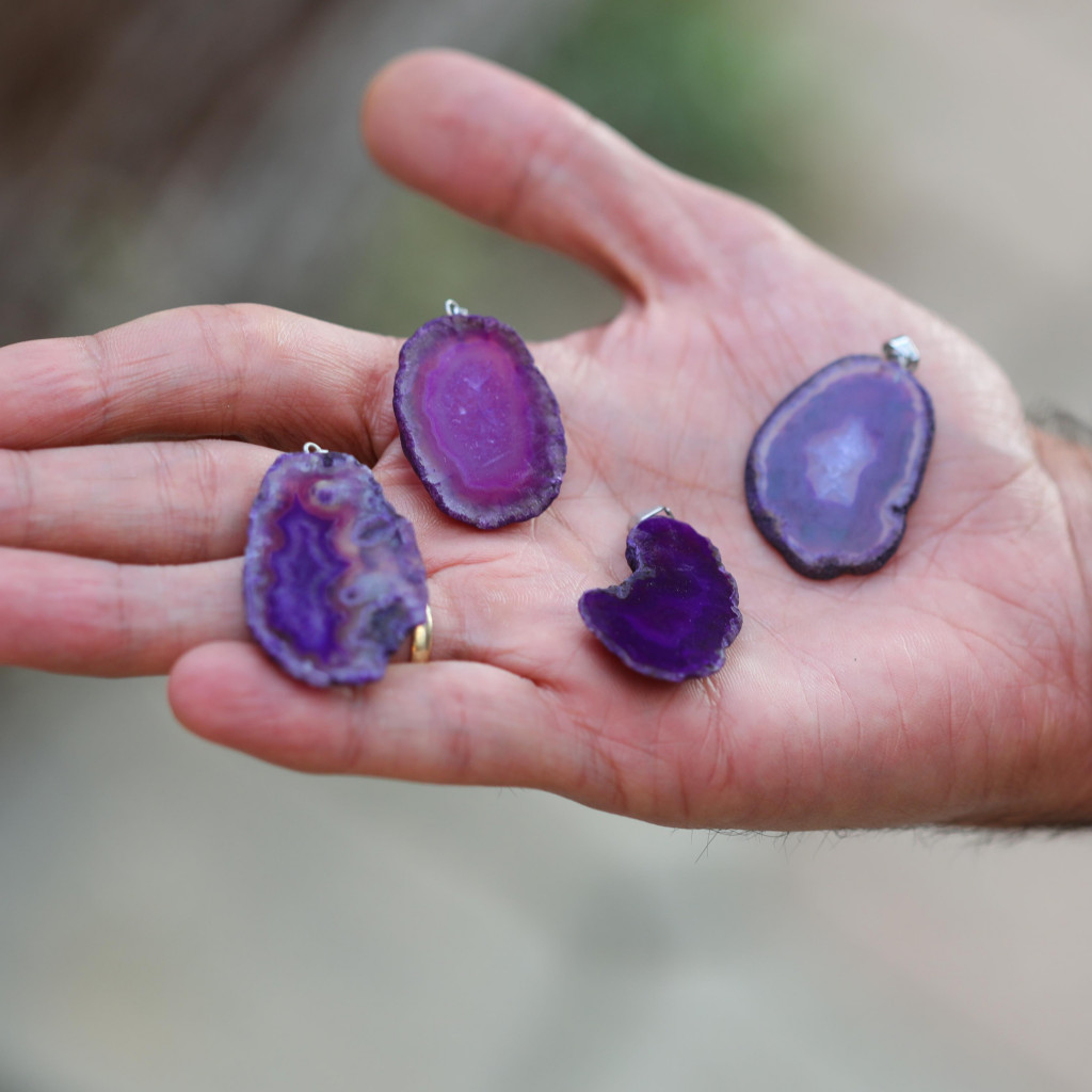 Mor Akik Taşı Dilim Kolye – Çelik Zincirli