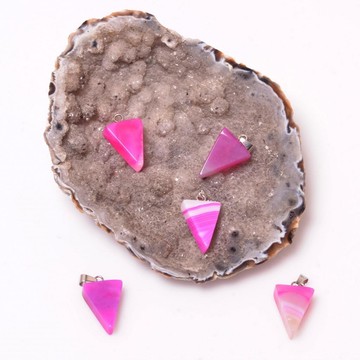 Pembe Akik Taşı Üçgen Kolye - 2