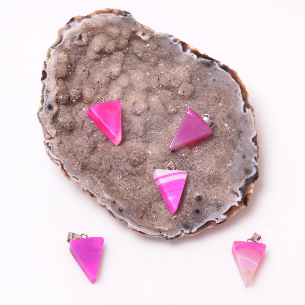 Pembe Akik Taşı Üçgen Kolye