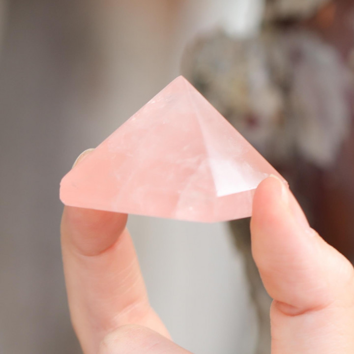 Pembe Kuvars Taşı Piramit – Aşk Taşı - 2