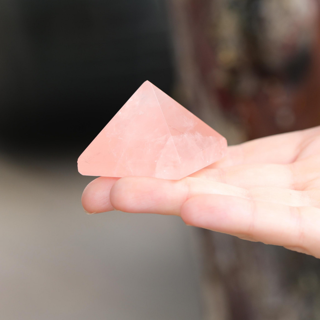 Pembe Kuvars Taşı Piramit – Aşk Taşı