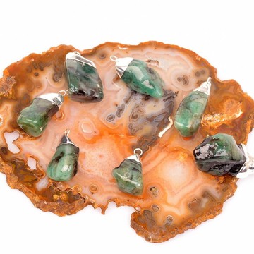 Şekilsiz Zümrüt Taşı Kolye - 2