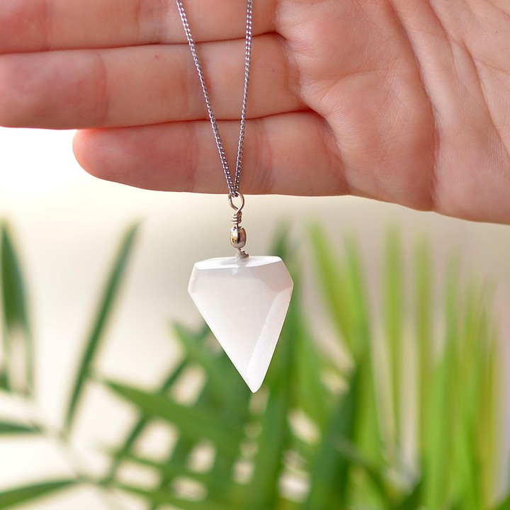 Selenit Taşı Kolye