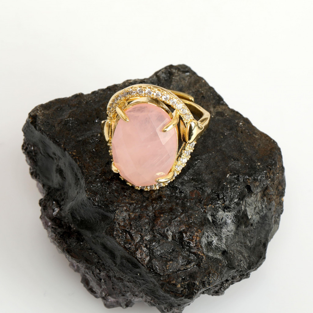 Taş Süslemeli Pembe Kuvars Taşı Yüzük - Altın Renkli Ayarlamalı Yüzük